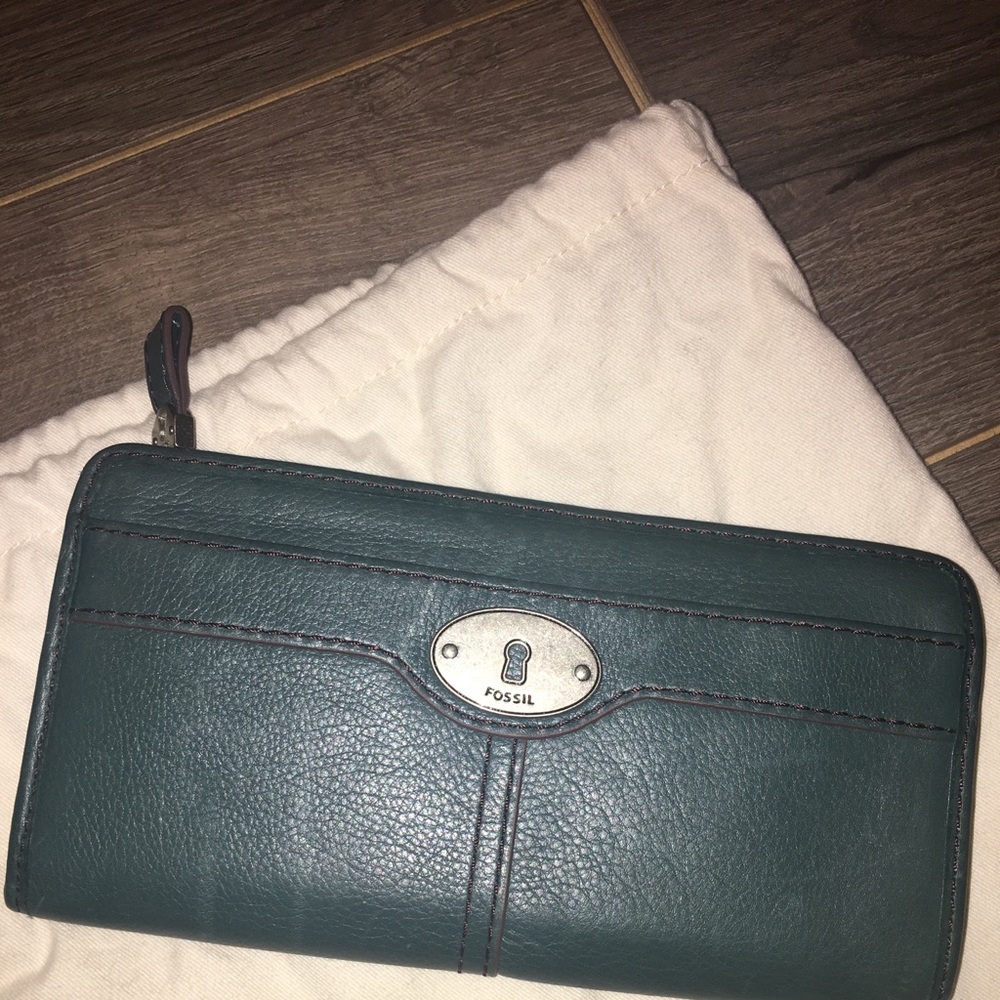 Fossil Crossbody & Matching Wallet - image 4